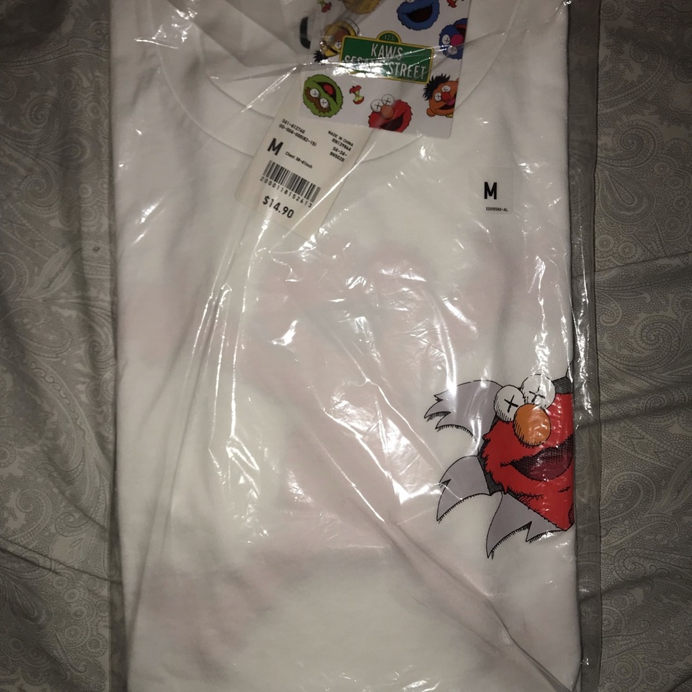 Uniqlo Kaws Sesame Street Elmo